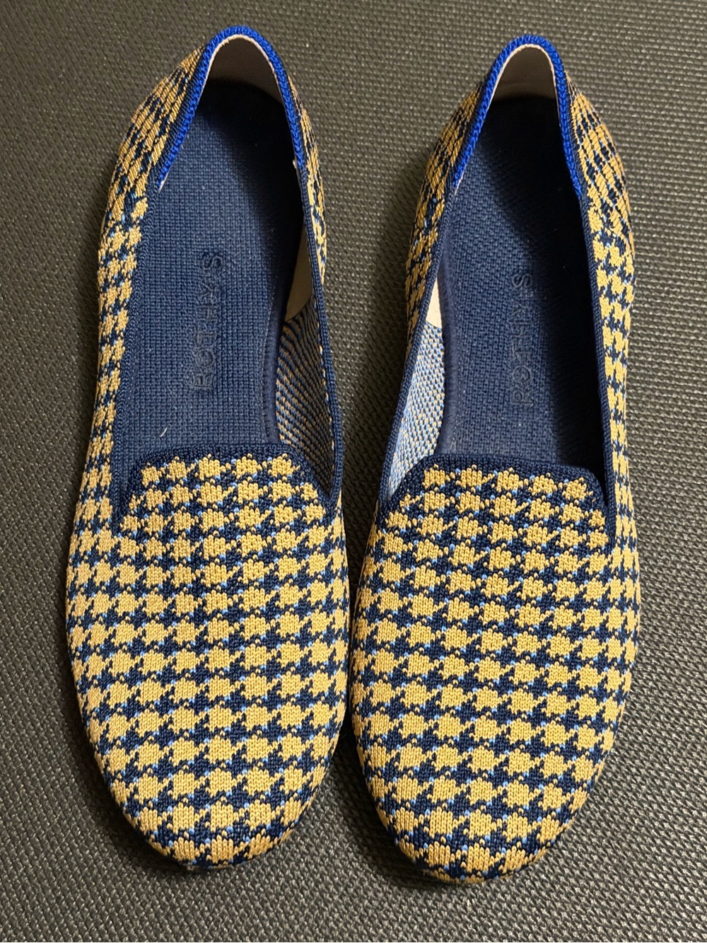 Rothy's Loafer Women's Sapphire And Camel
Houndstooth sz 8.5